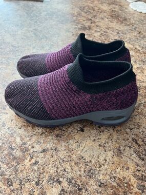 Slip-On Knit Walking Sneakers in Black and Purple